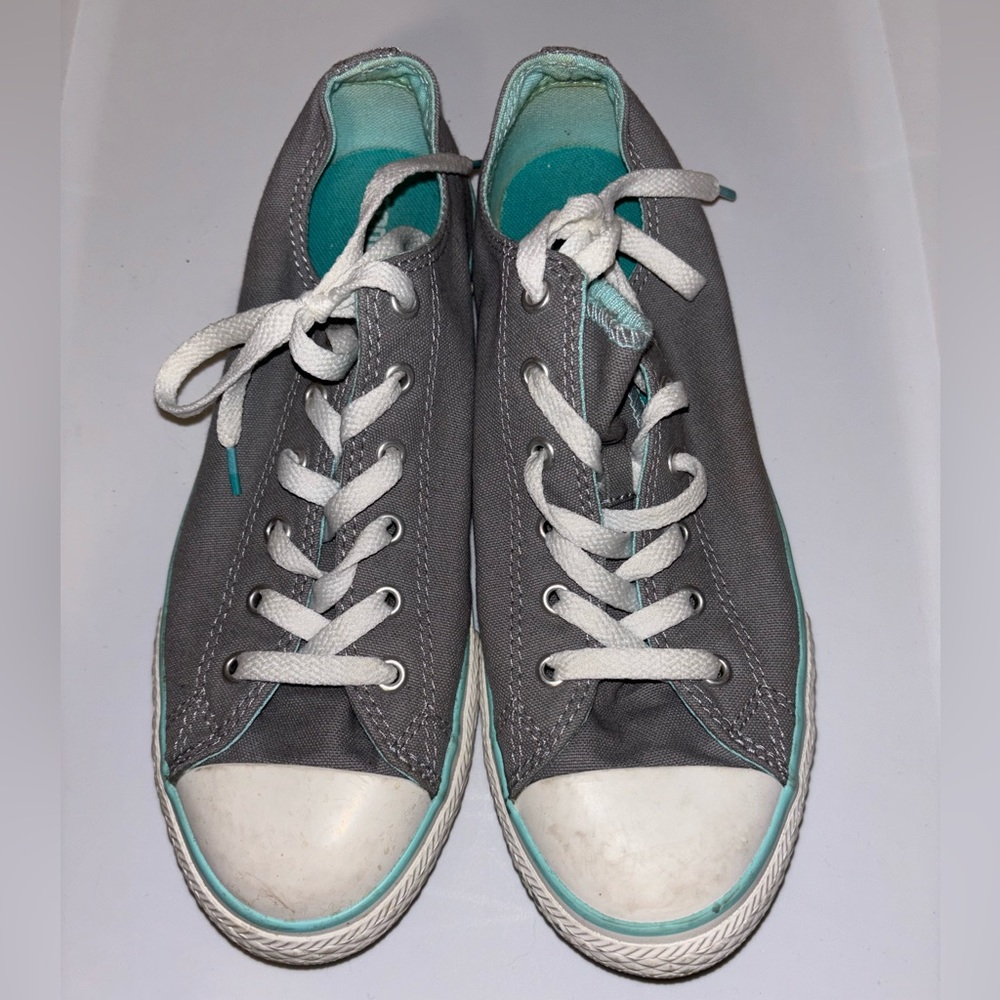 🌹 CONVERSE shoes size 8